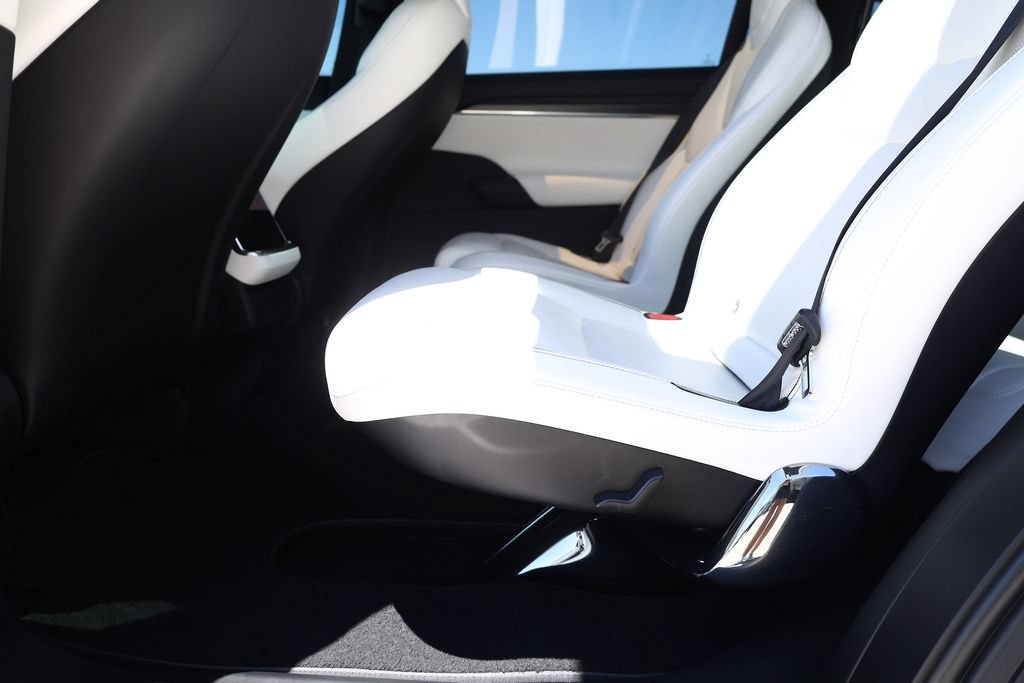 Used 2022 White Tesla Plaid image 15