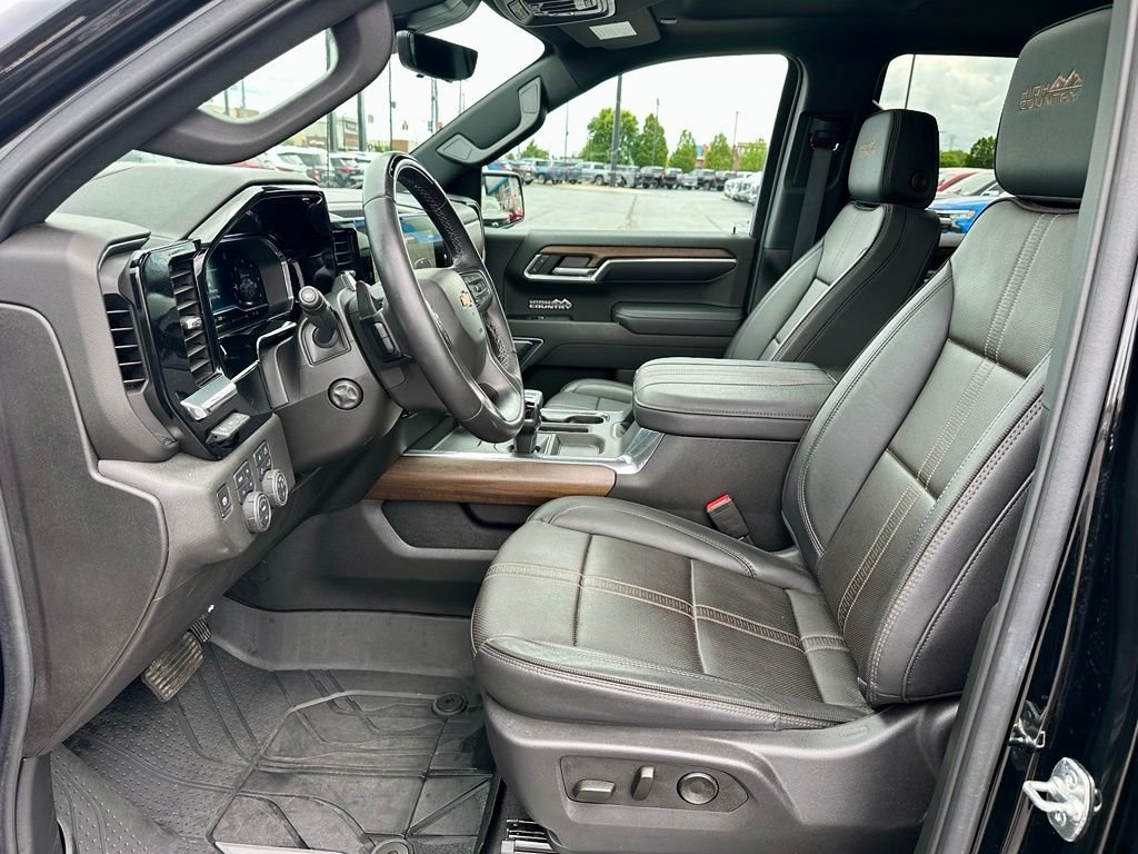 Used 2025 Black Chevrolet High Country image 15