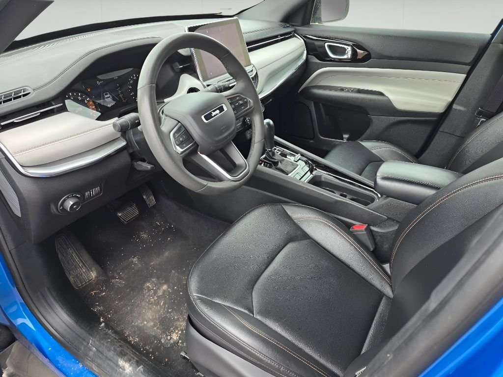 Used 2024 Hydro Blue Pearlcoat Jeep Limited image 14