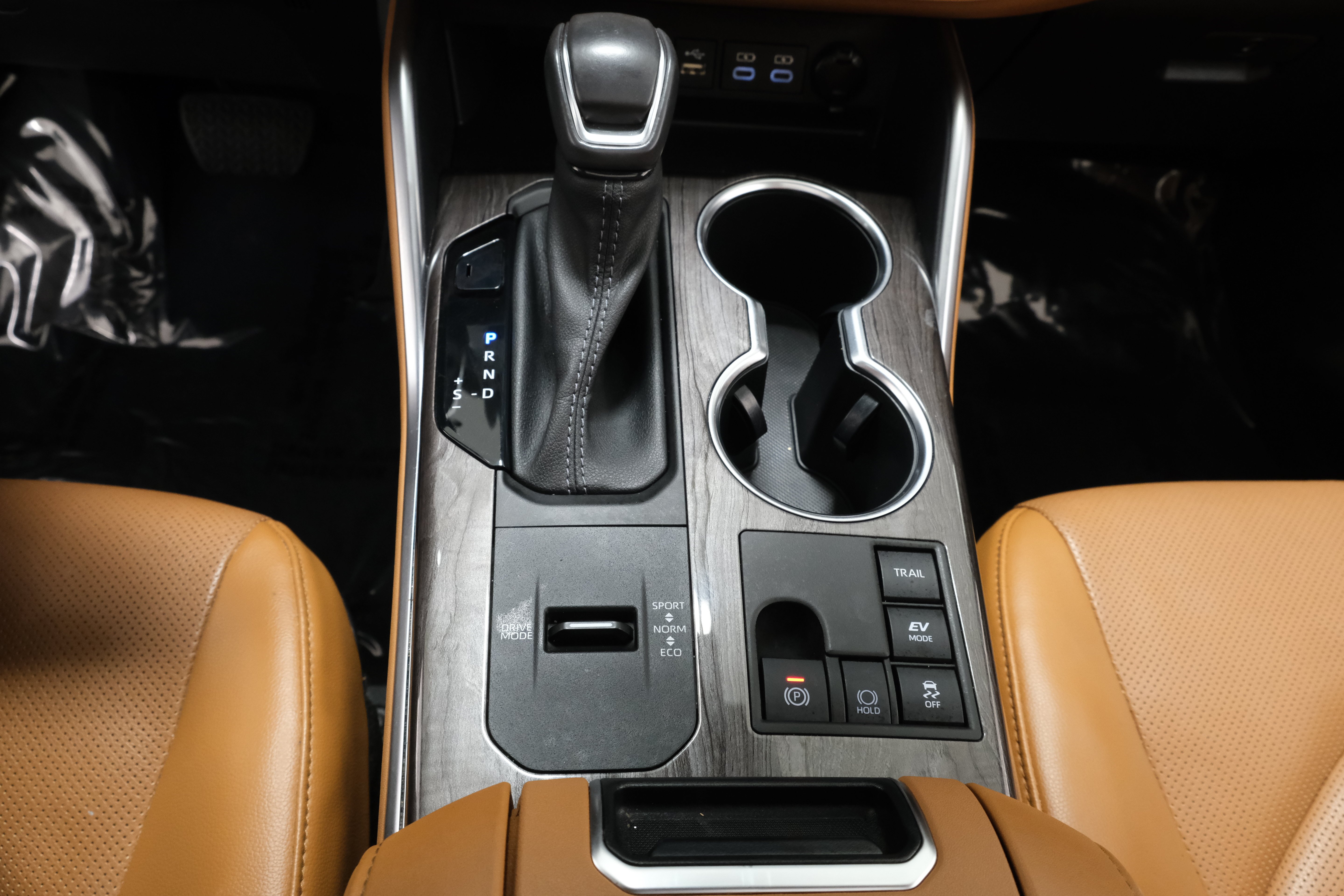 Used 2023 Wind Chill Pearl Toyota Platinum image 24
