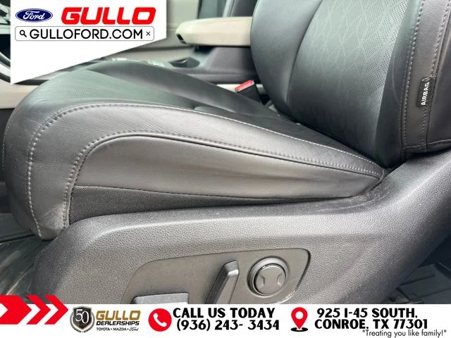 Used 2023 Snow White Pearl Kia LX Seat Package image 22