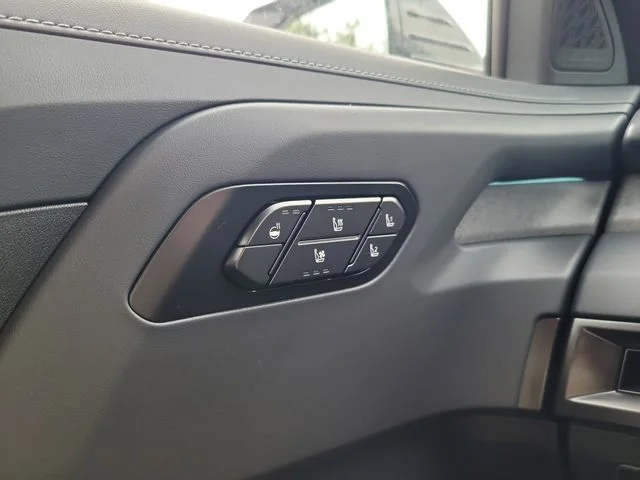 New 2027 Glacial White Pearl Kia X-LINE SX image 32