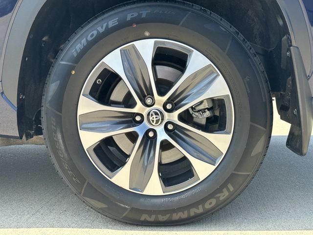 Used 2021  Toyota XLE image 9