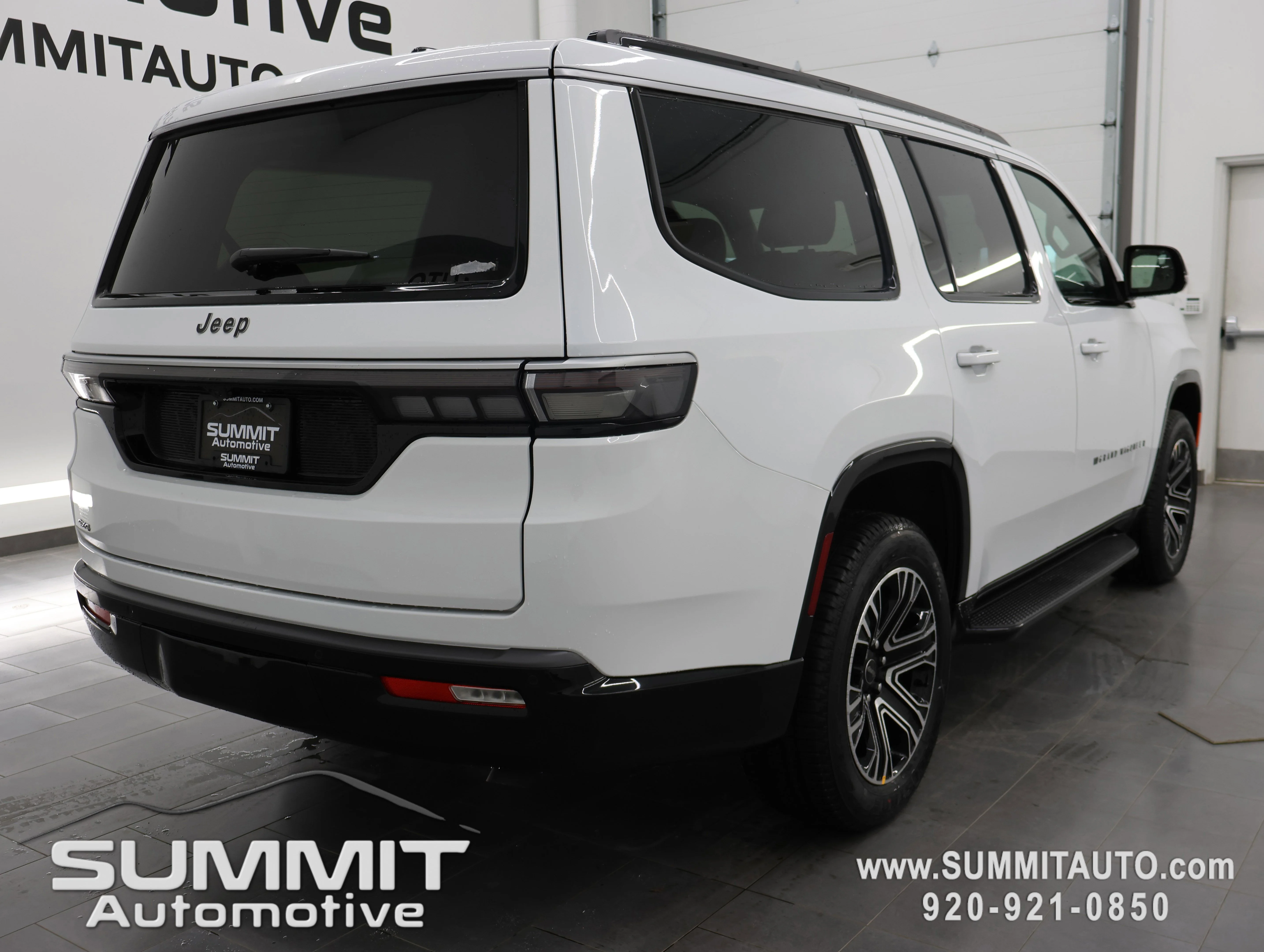 New 2026 Bright White Clear-Coat Exterior Paint Jeep  image 4
