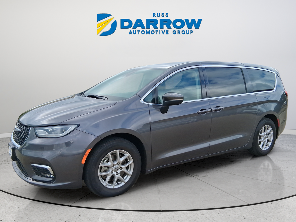 2023 Chrysler Pacifica Touring L's photo