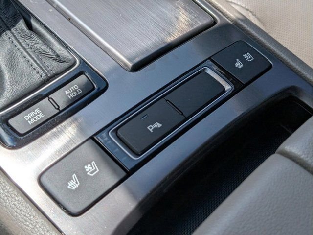 Used 2017 Silver Genesis 3.8 image 18
