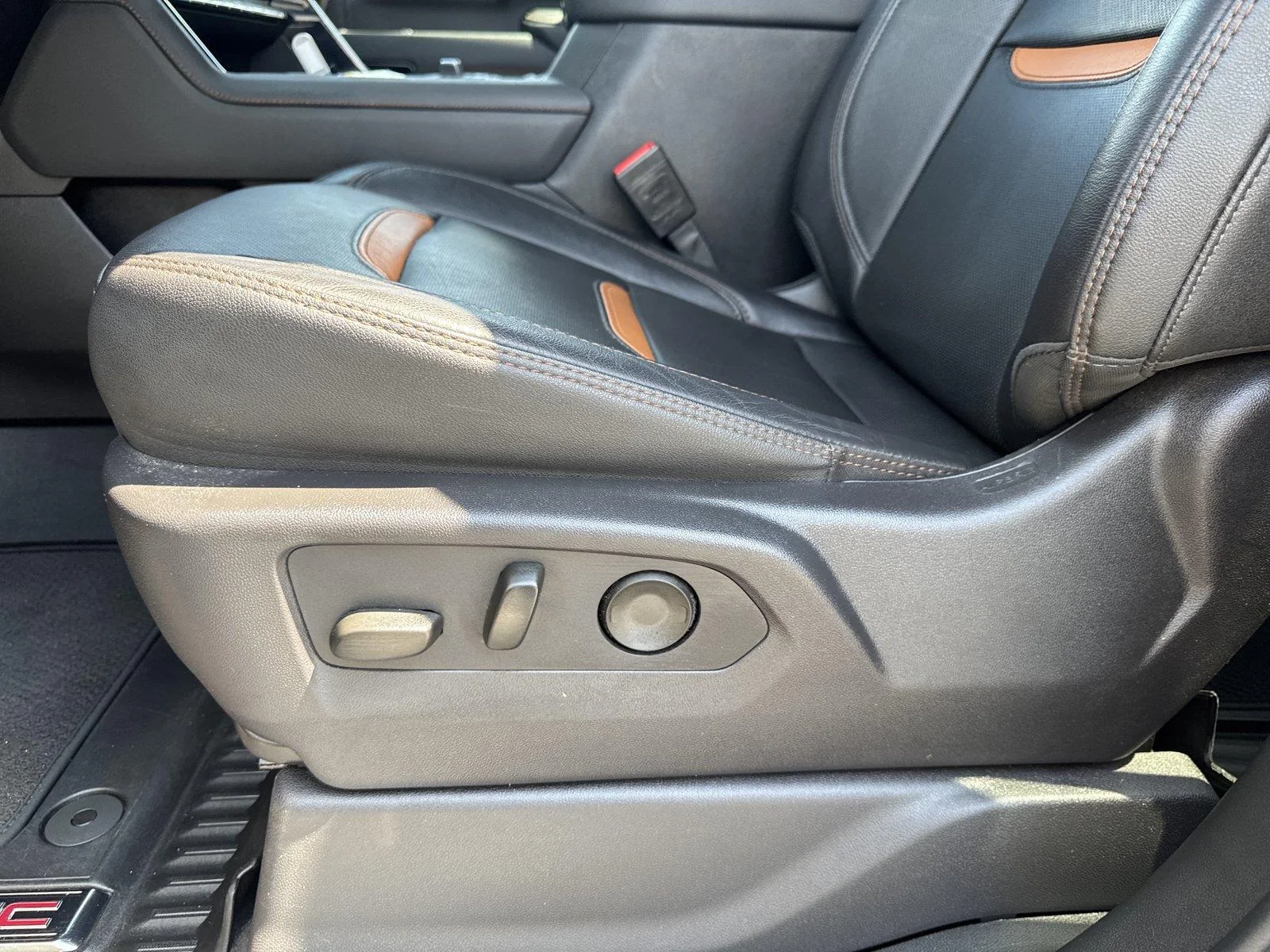 Used 2024 Onyx Black GMC AT4 image 10