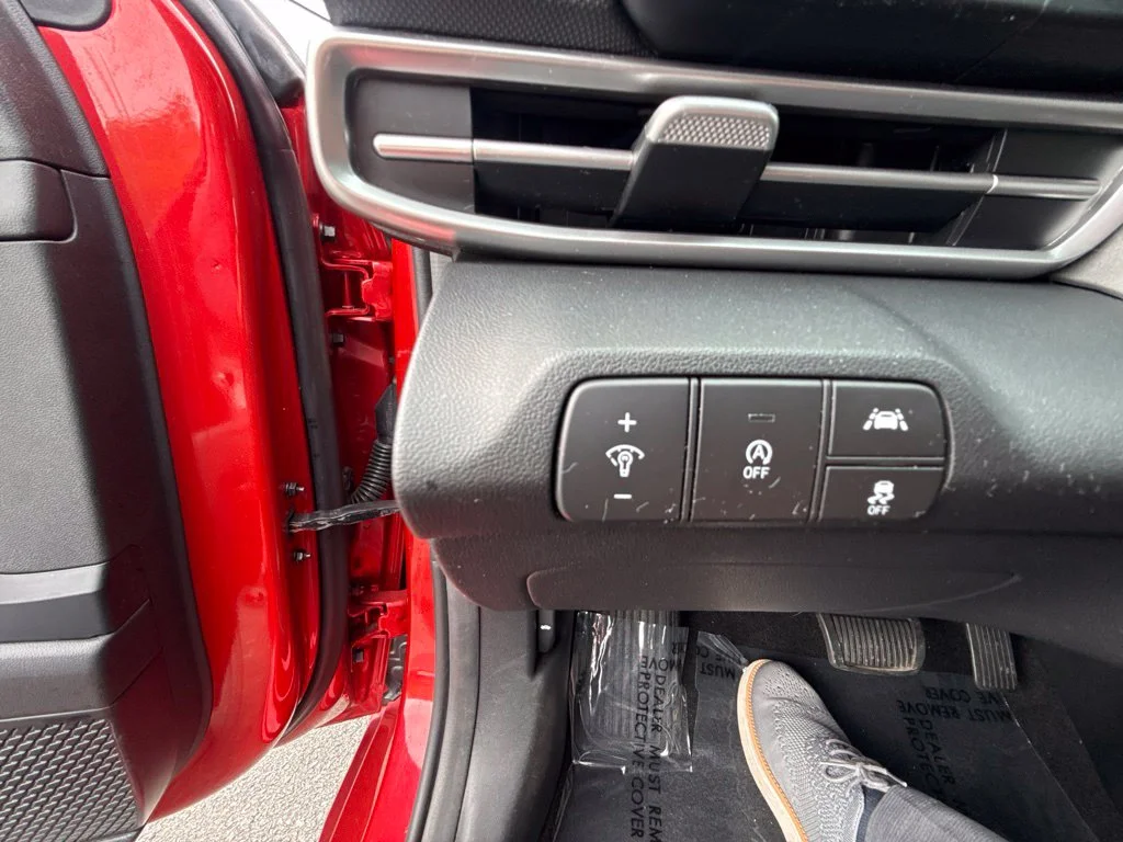 Used 2023 Red Hyundai SE image 11