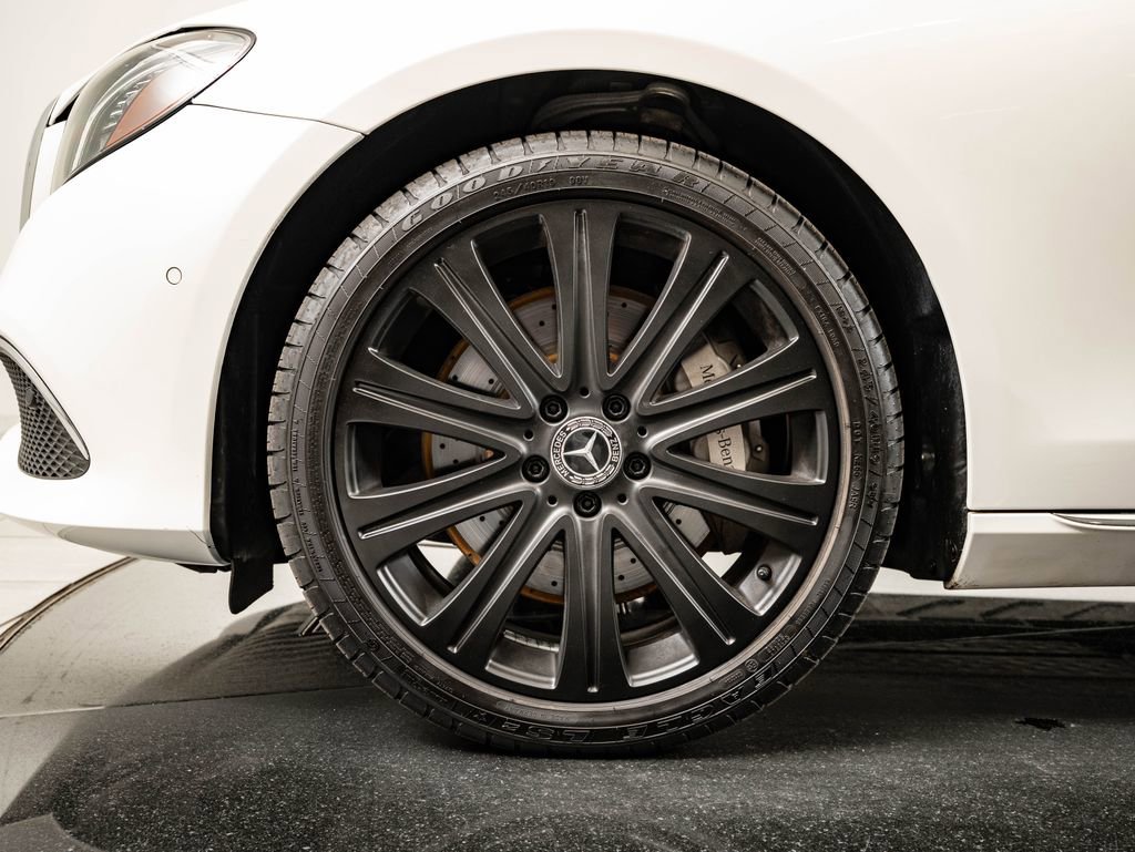 Used 2018 White Mercedes-Benz E 400 Wagon image 13