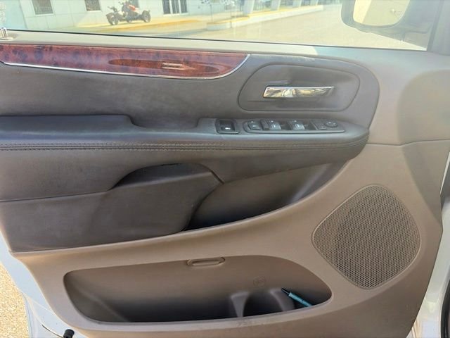 Used 2015 White Chrysler Touring image 31