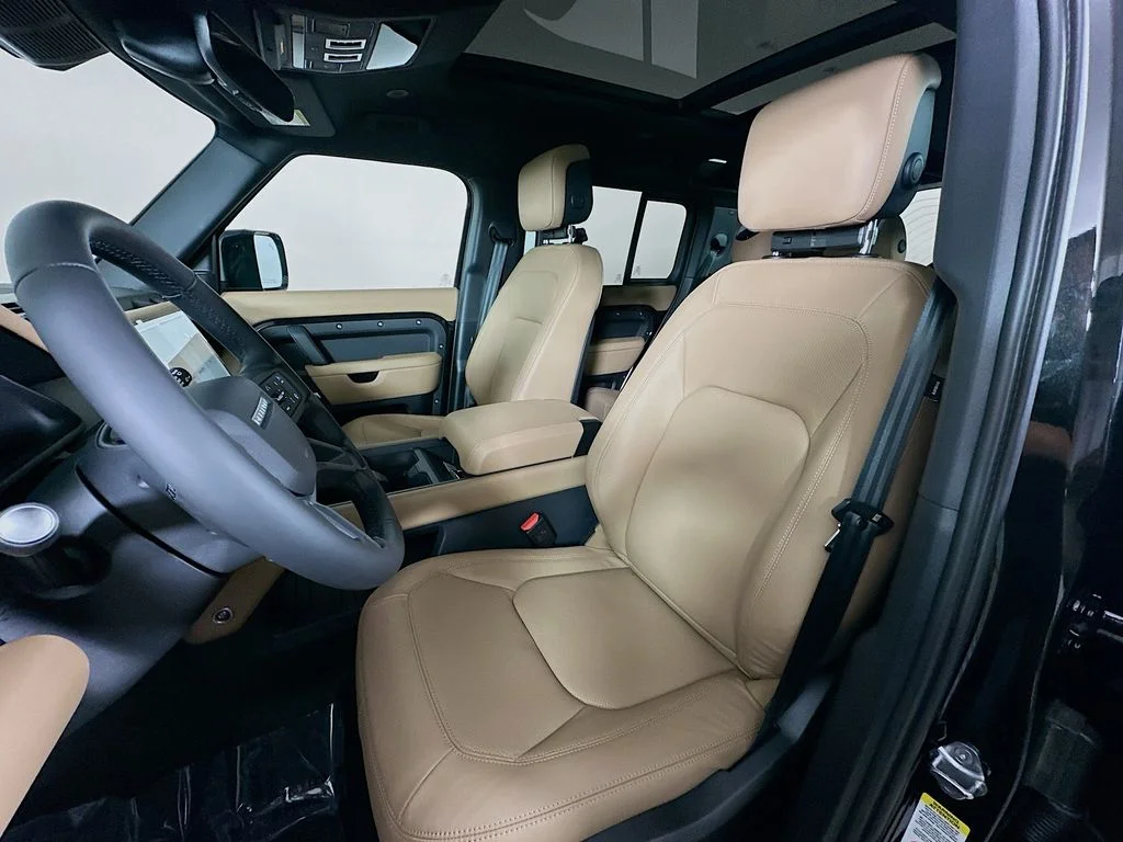 New 2026 Santorini Black Land Rover S image 11