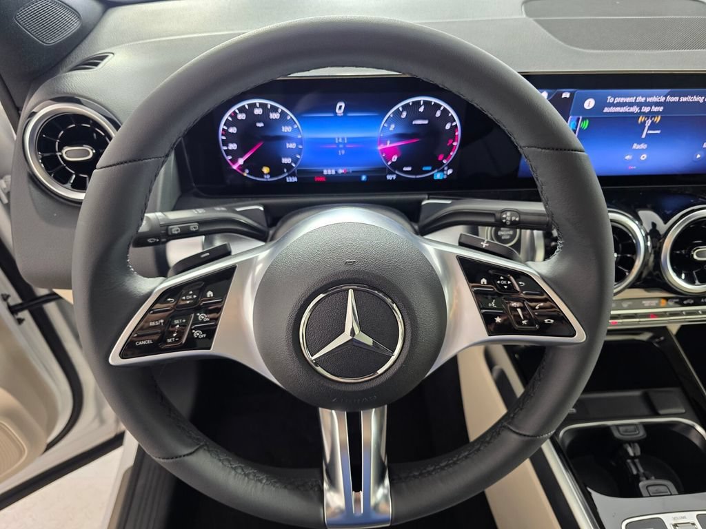 New 2026 Polar White Mercedes-Benz GLB 250 image 29