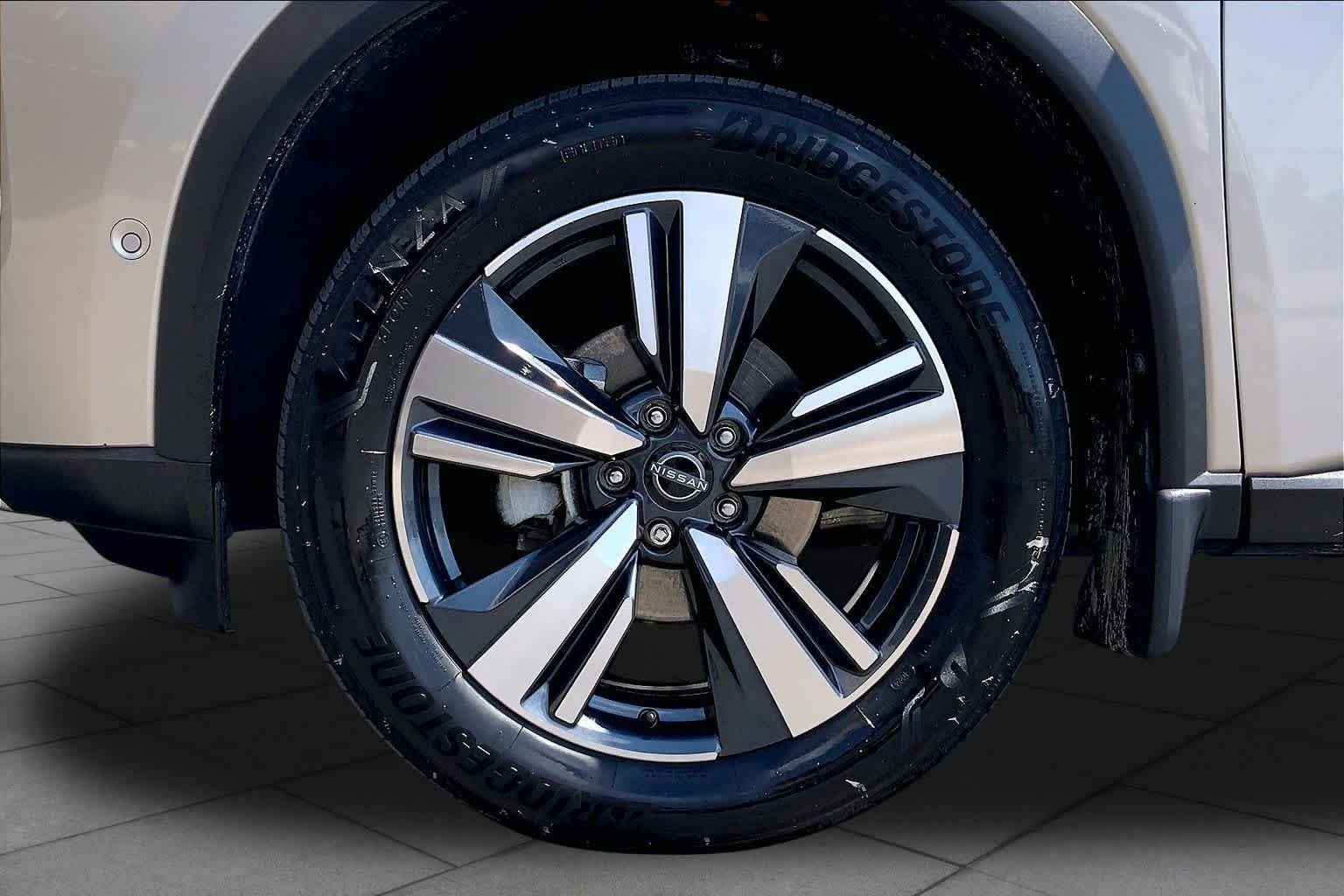 Used 2023 Champagne Silver Metallic Nissan Platinum image 11