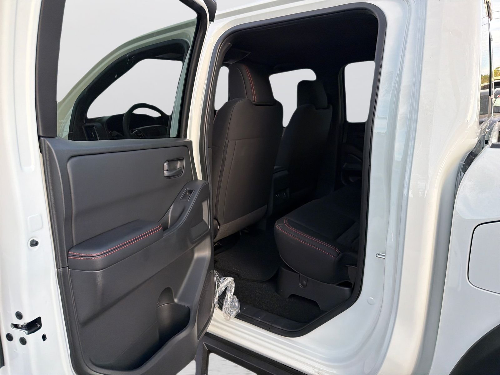 New 2026 White Nissan PRO-X image 17