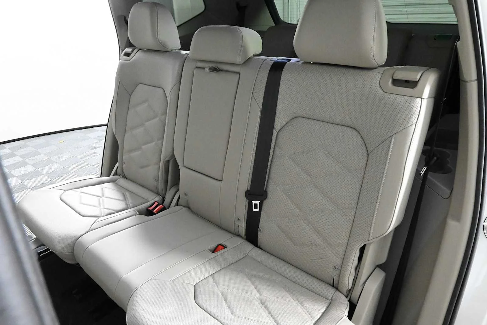 New 2026 Opal White Pearl Volkswagen 2.0T SE image 14
