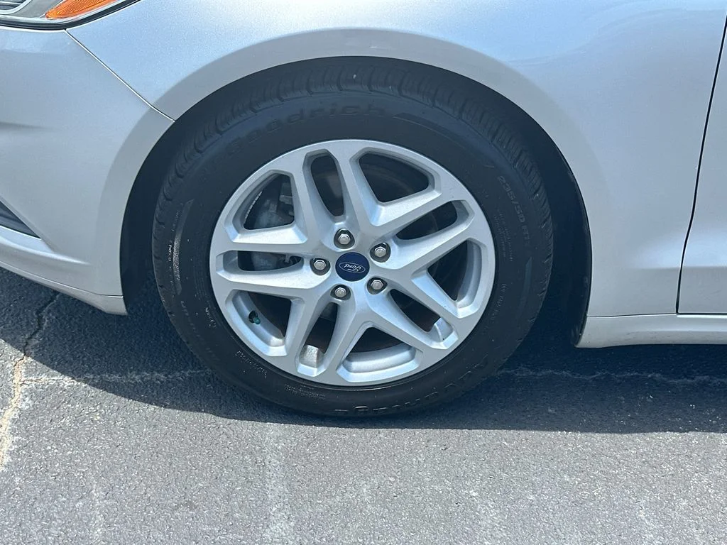 Used 2015 Silver Ford SE image 11
