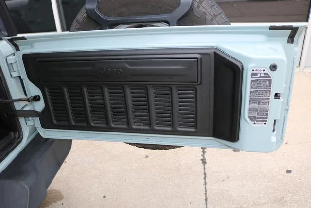 Used 2024 Earl Clearcoat Jeep Sport S image 34