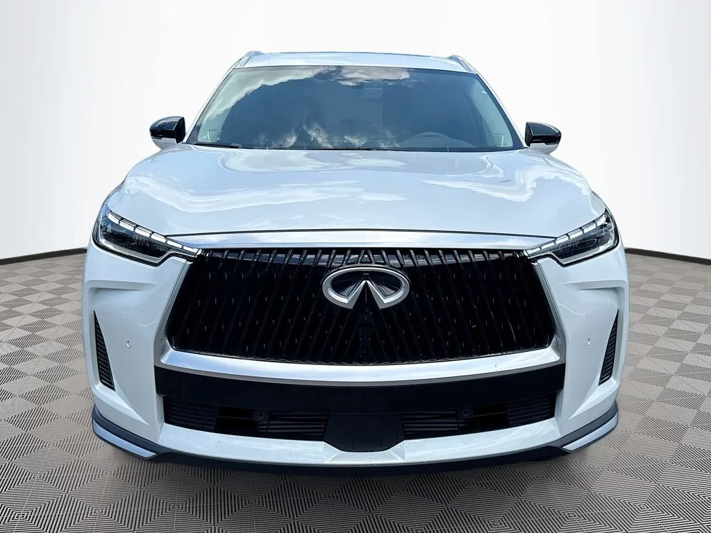 New 2027 RADIANT WHITE INFINITI Luxe FWD image 2