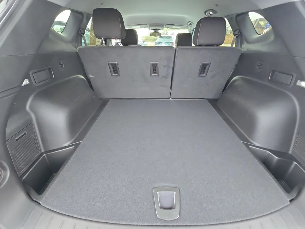 Used 2024 White Chevrolet LT image 29