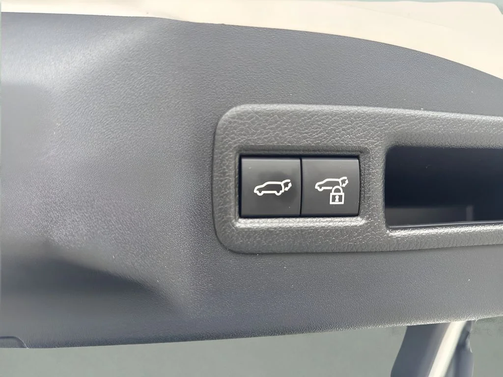 Used 2023 White Subaru Touring image 28