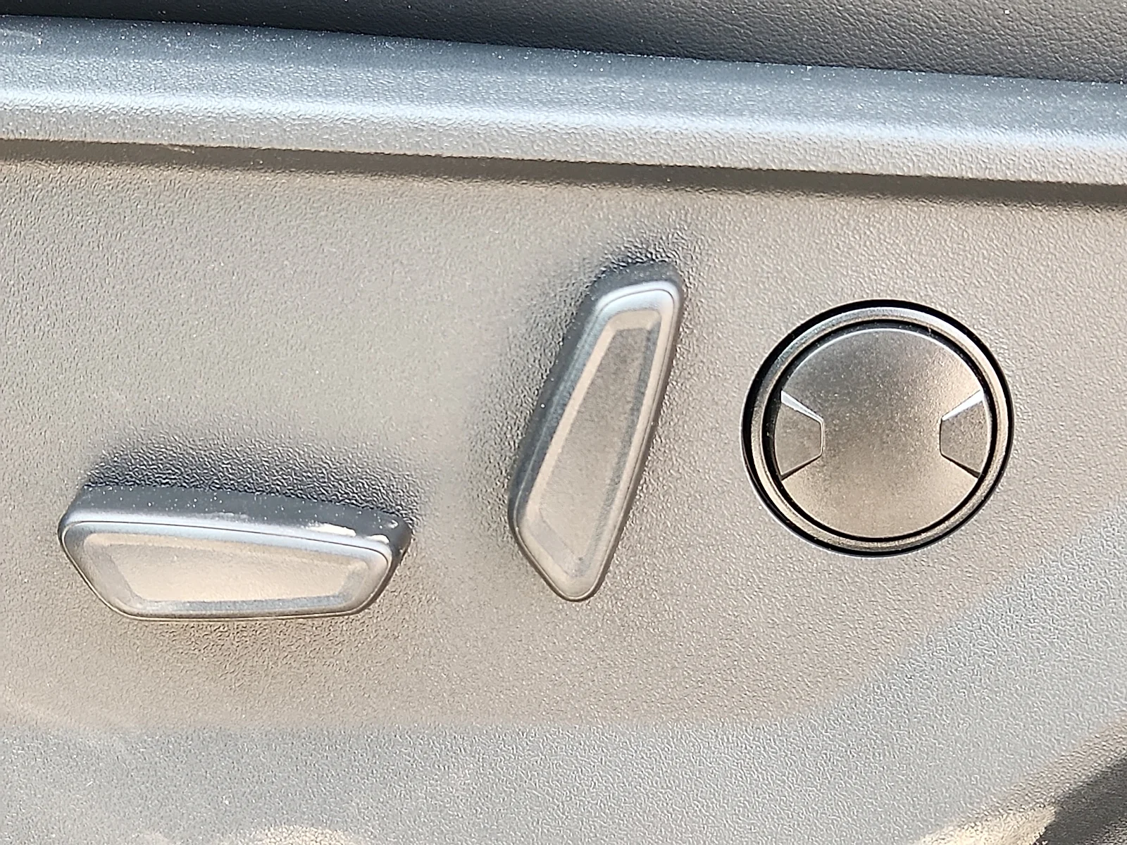 New 2027 Star White Metallic Tri-Coat Ford Tremor image 15