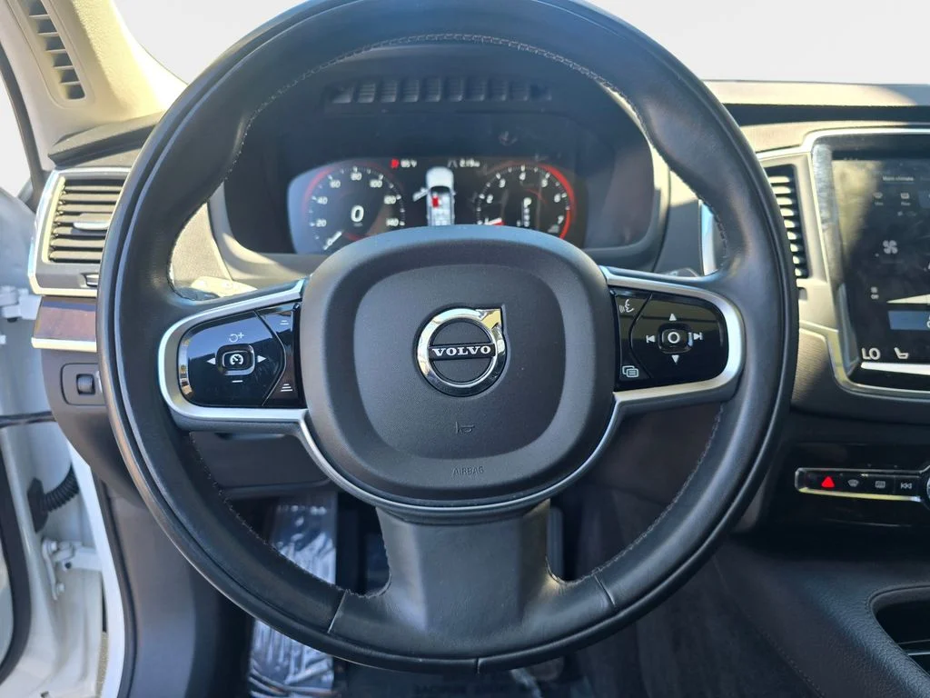 Used 2019 White Volvo T6 Momentum image 19
