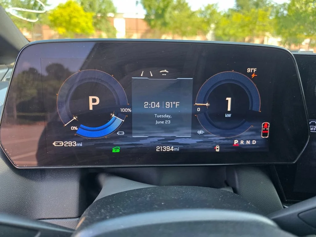 Used 2025 Summit White Chevrolet LT image 21