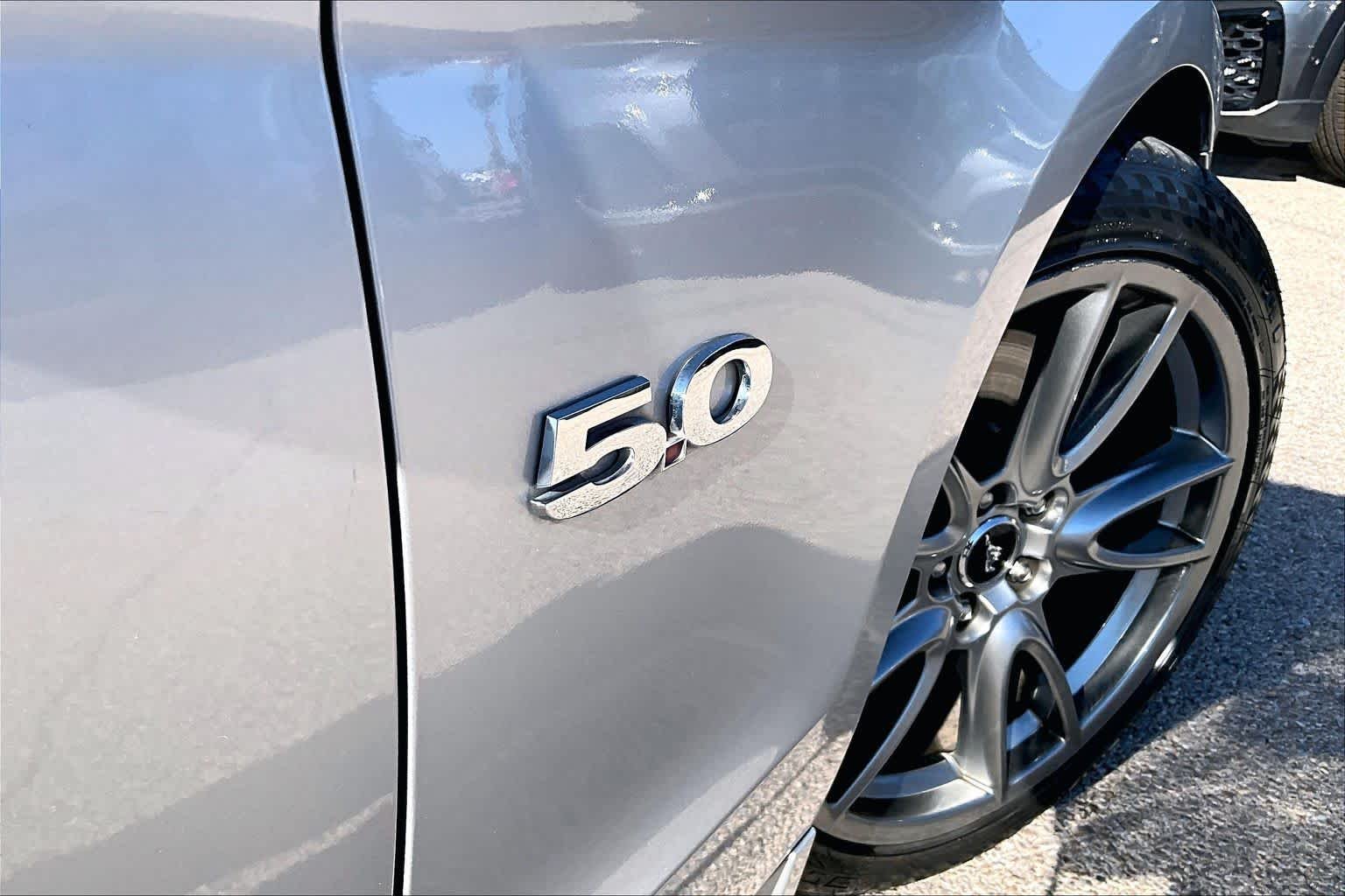 Used 2014 Ingot Silver Metallic Ford GT image 9