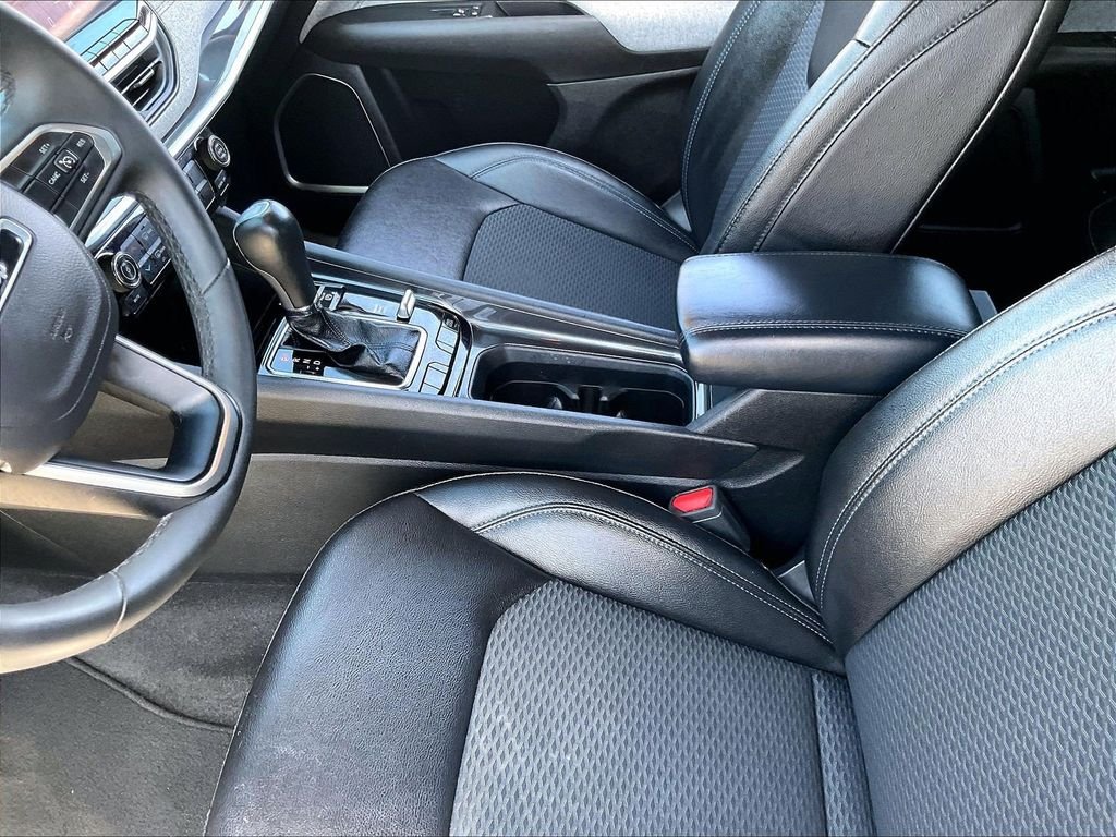 Used 2024 White Jeep Latitude image 20