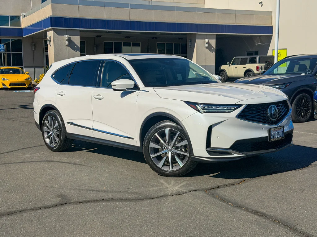 Used 2025 Platinum White Pearl Acura Technology Package image 2