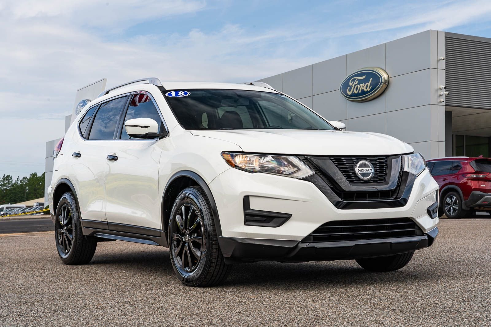 Used 2018 Glacier White Nissan SV image 1