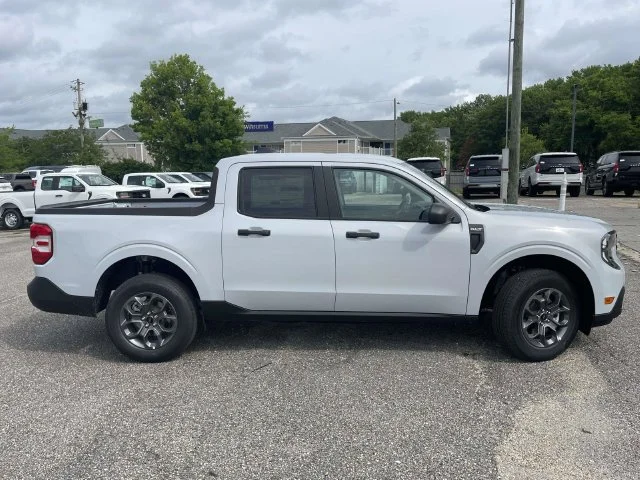 New 2026 White Ford XLT image 2