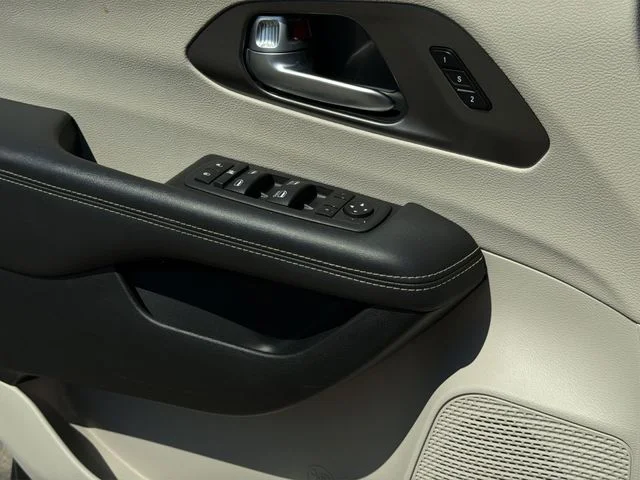 Used 2024 Black Chrysler Touring L image 33