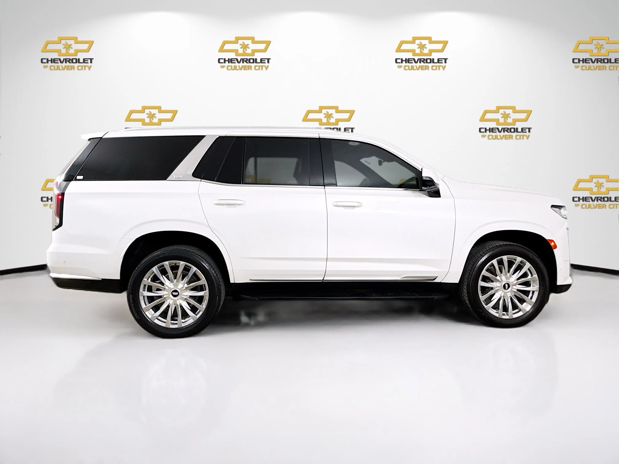 Used 2021 CRYSTAL WHITE TRICOAT Cadillac Premium Luxury image 9