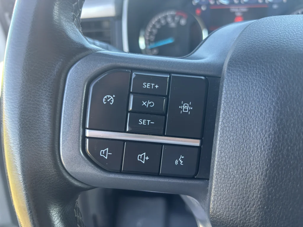 Used 2023 Oxford White Ford XLT image 26