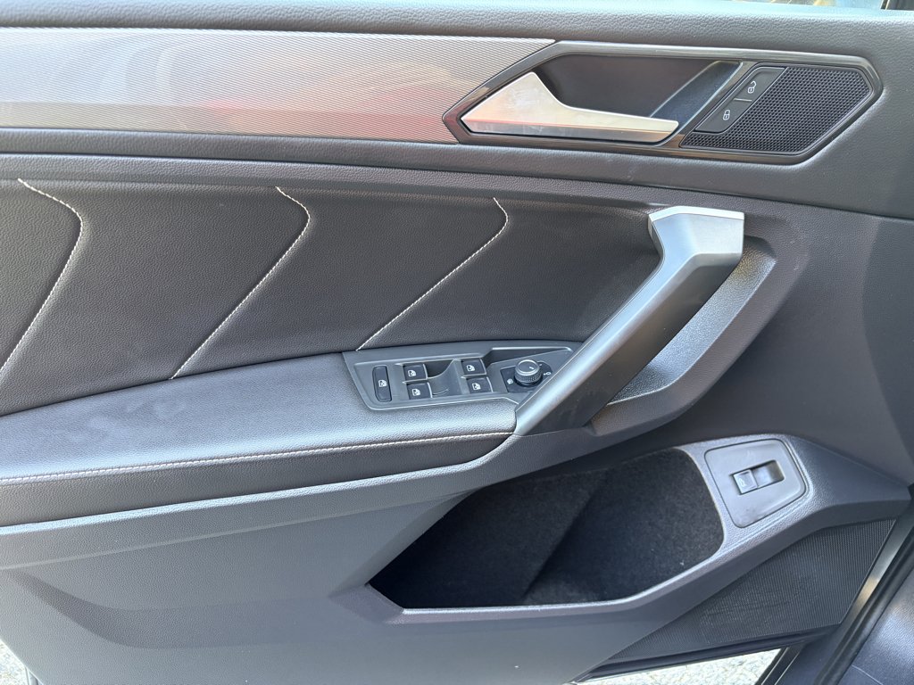 Used 2024 Platinum Gray Metallic Volkswagen SE image 10