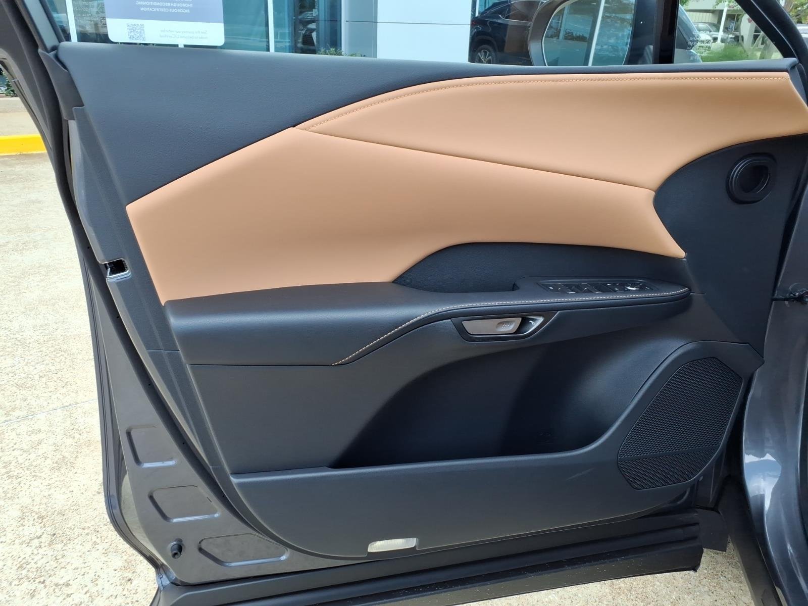 2025 Lexus RX 350 - Photo 20