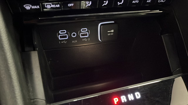 Used 2024 Diamond Black Crystal Pearlcoat Jeep Limited image 32