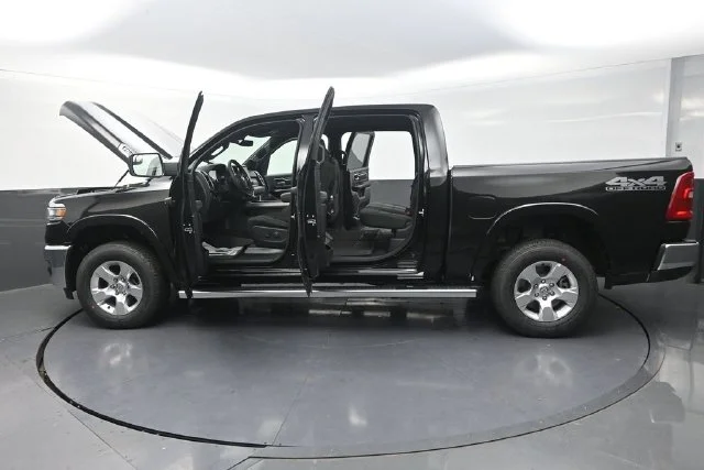 New 2027 Diamond Black Crystal Pearl-Coat Exterior Paint RAM Big Horn/Lone Star image 31