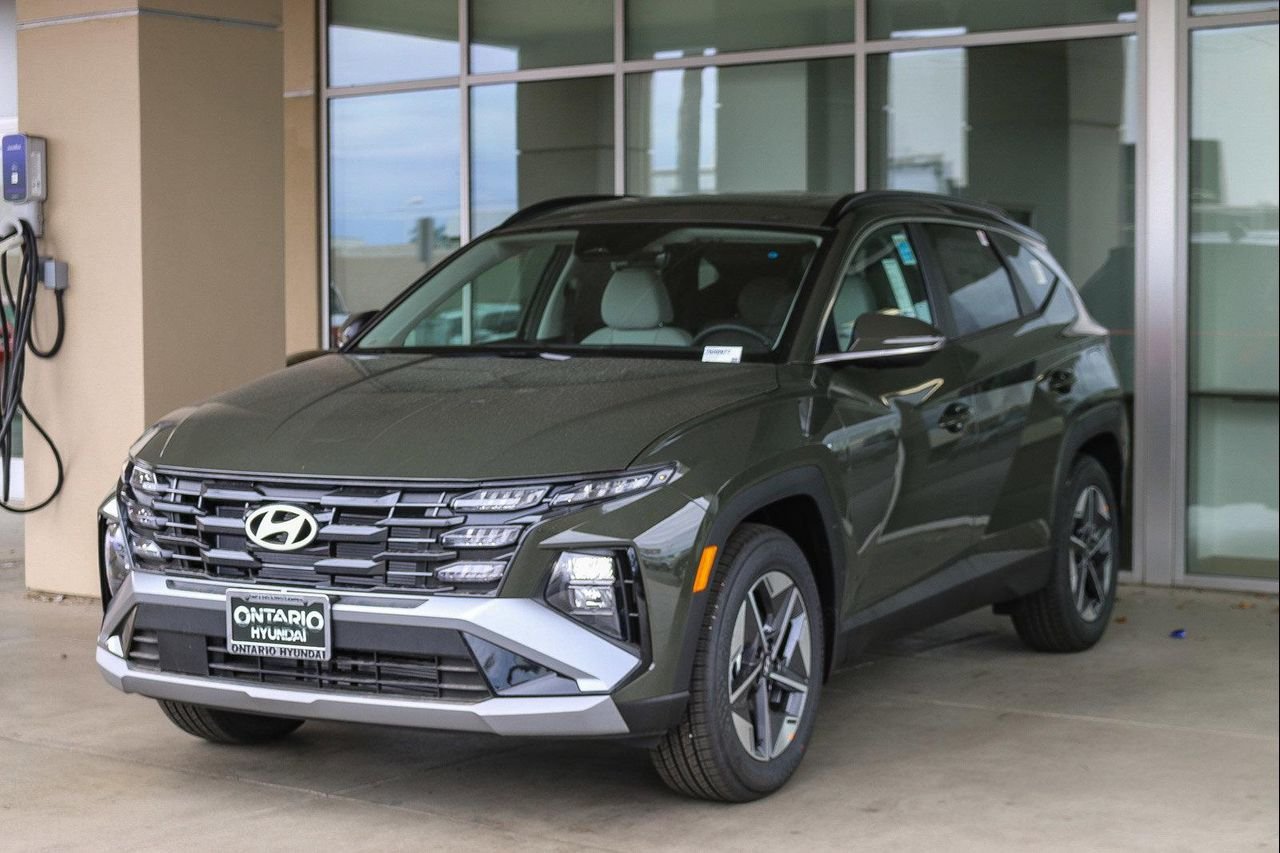New 2026 Green Hyundai SEL Premium image 4