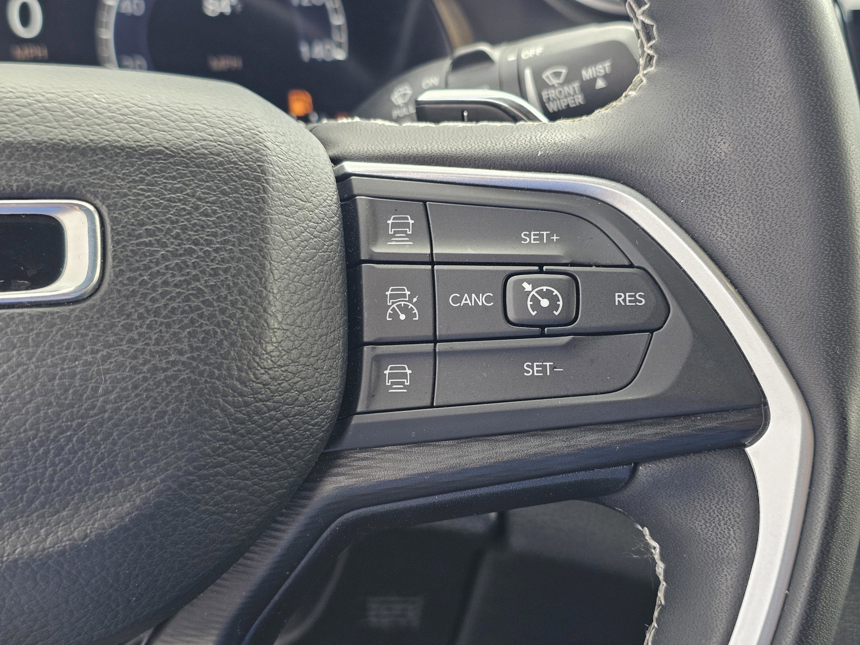 Used 2023 Silver Zynith Jeep Altitude image 22