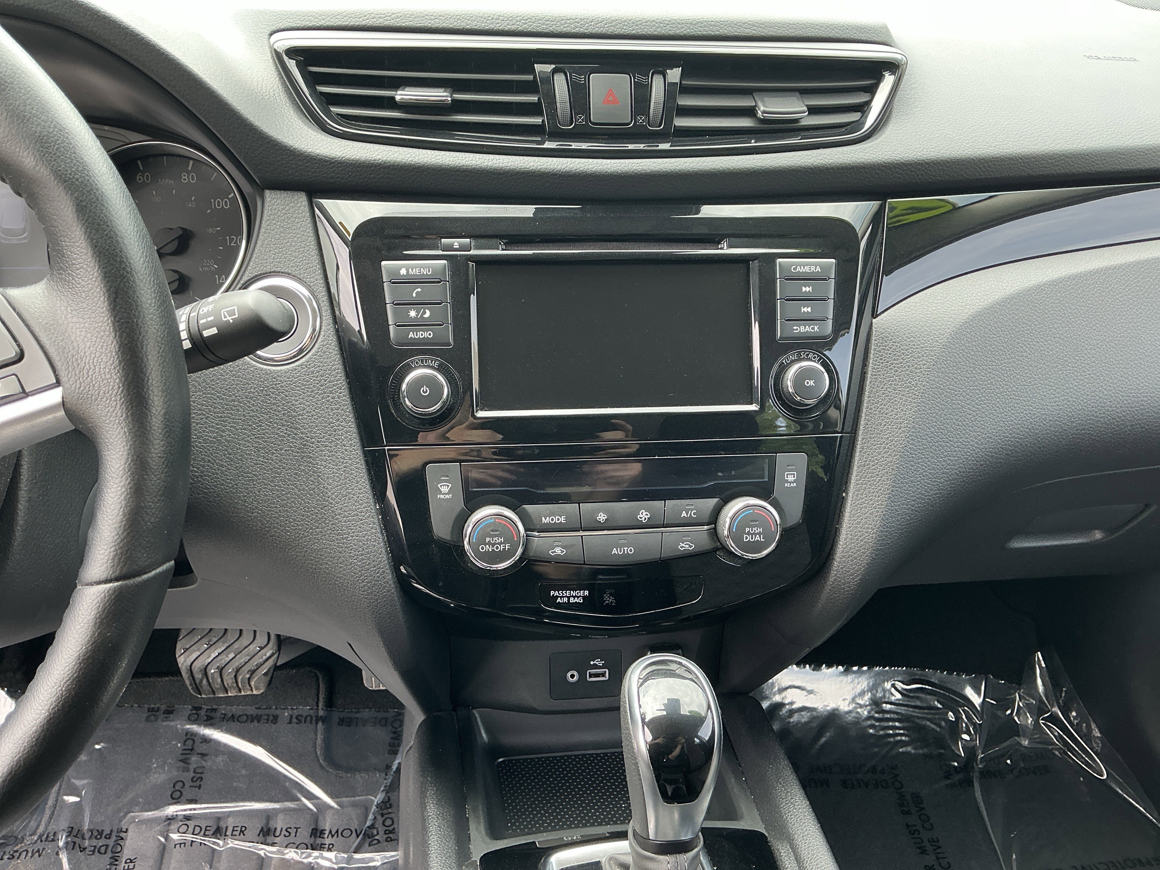Used 2022 Pearl White Tricoat Nissan SV image 13