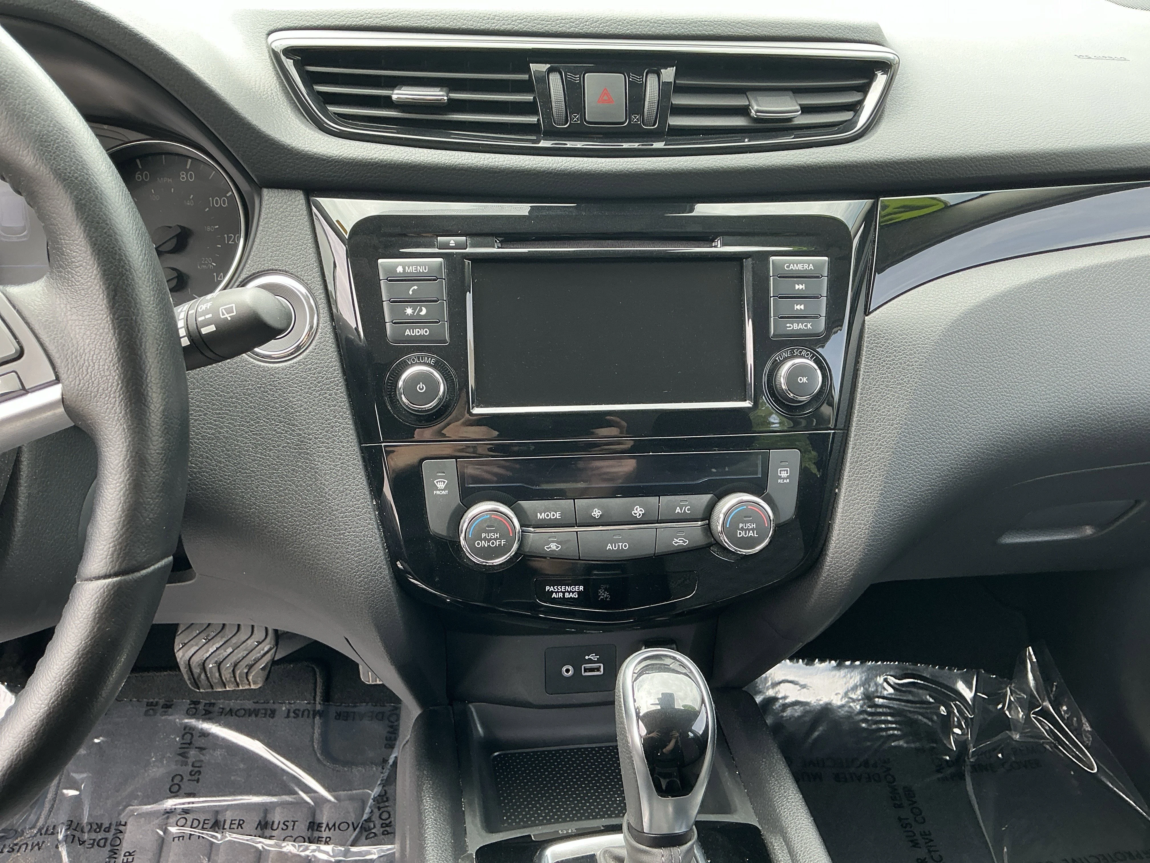Used 2022 Pearl White Tricoat Nissan SV image 13