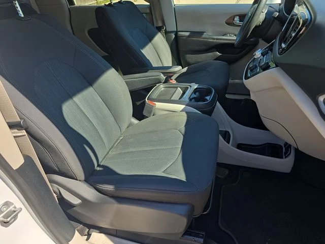 Certified Used 2018 White Chrysler Touring Plus image 38