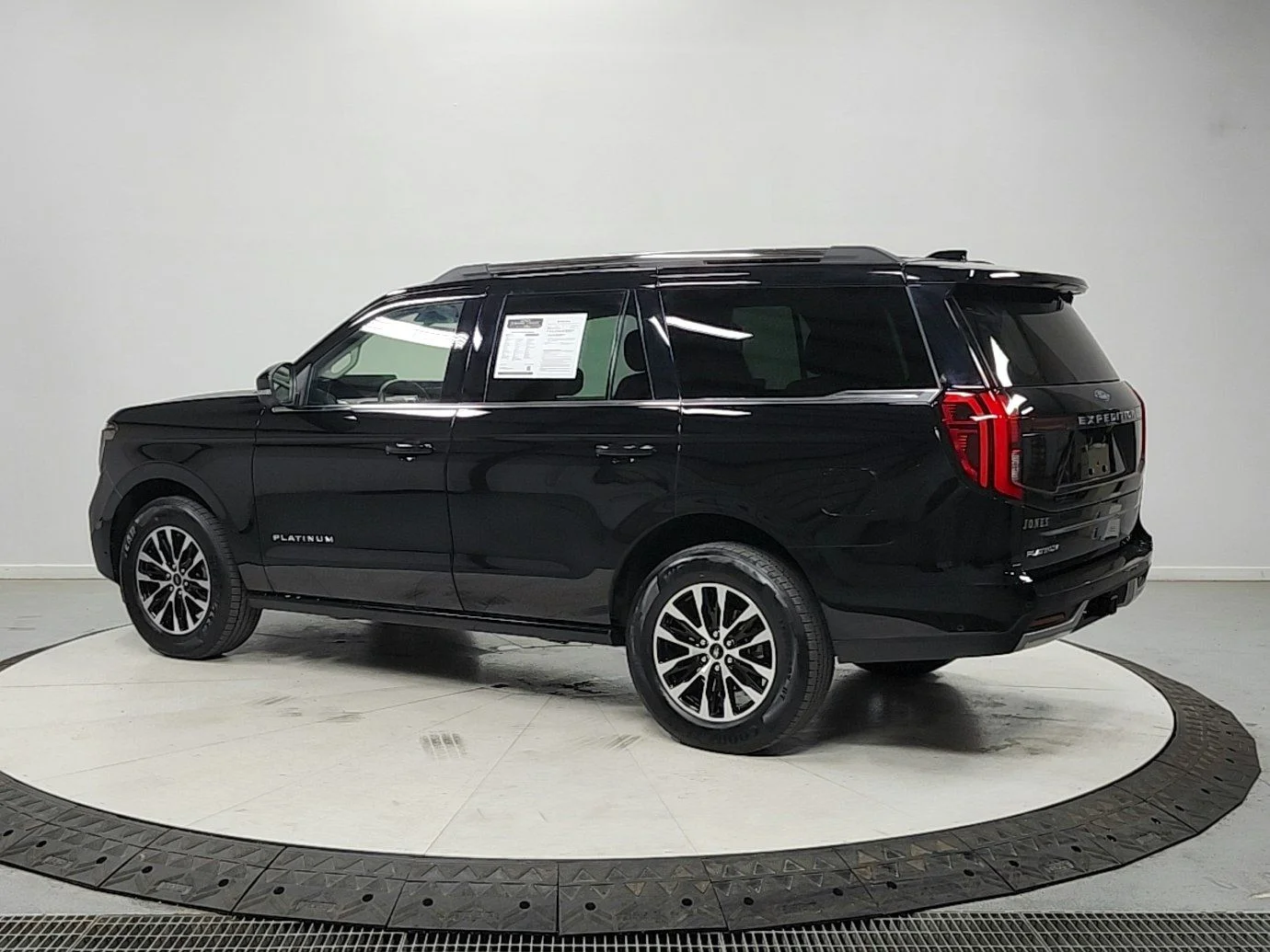 Used 2025 Agate Black Metallic Ford Platinum image 5