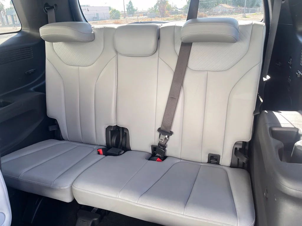 Used 2025 White Hyundai SEL image 27