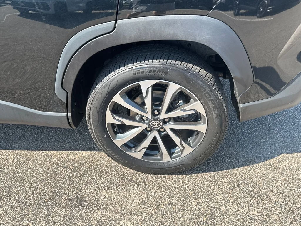 Used 2025 Black Toyota XLE image 37