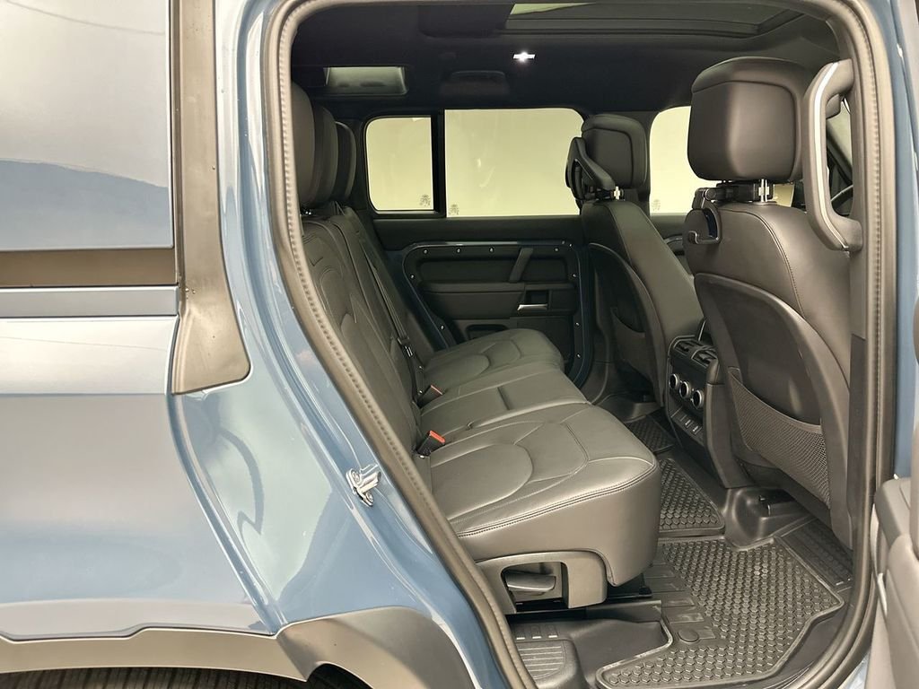 New 2026 Tasman Blue Land Rover S image 7