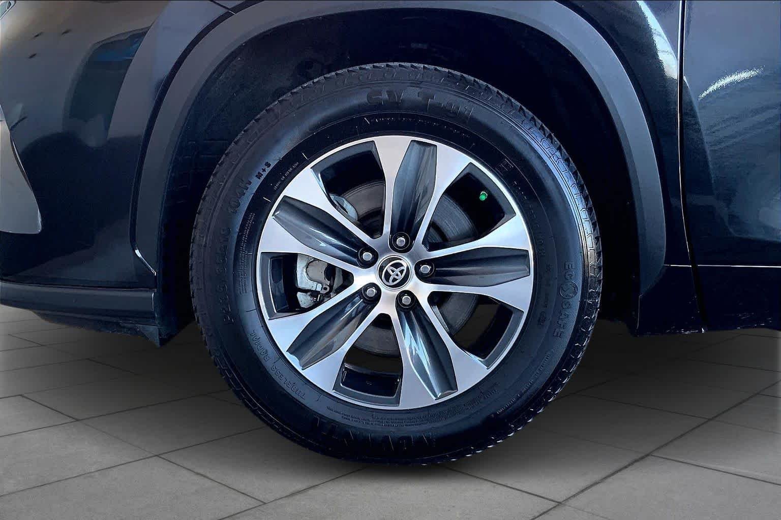 2024 Toyota Highlander LE - Photo 19
