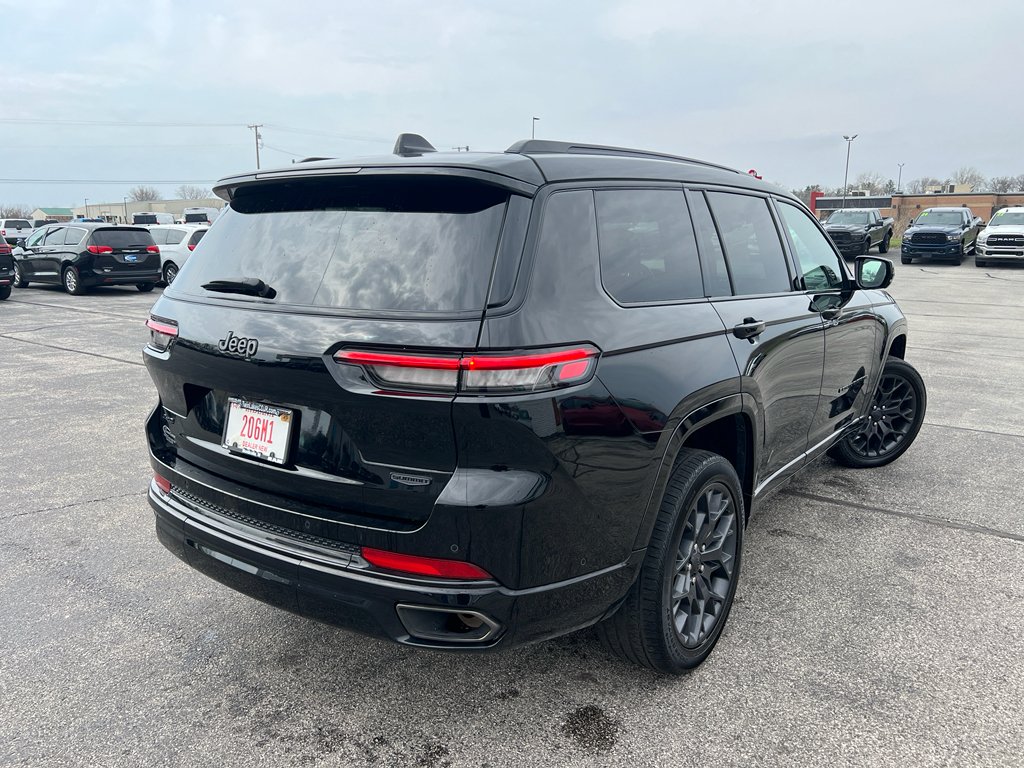 Used 2024 Diamond Black Crystal Pearlcoat Jeep Summit Reserve image 6